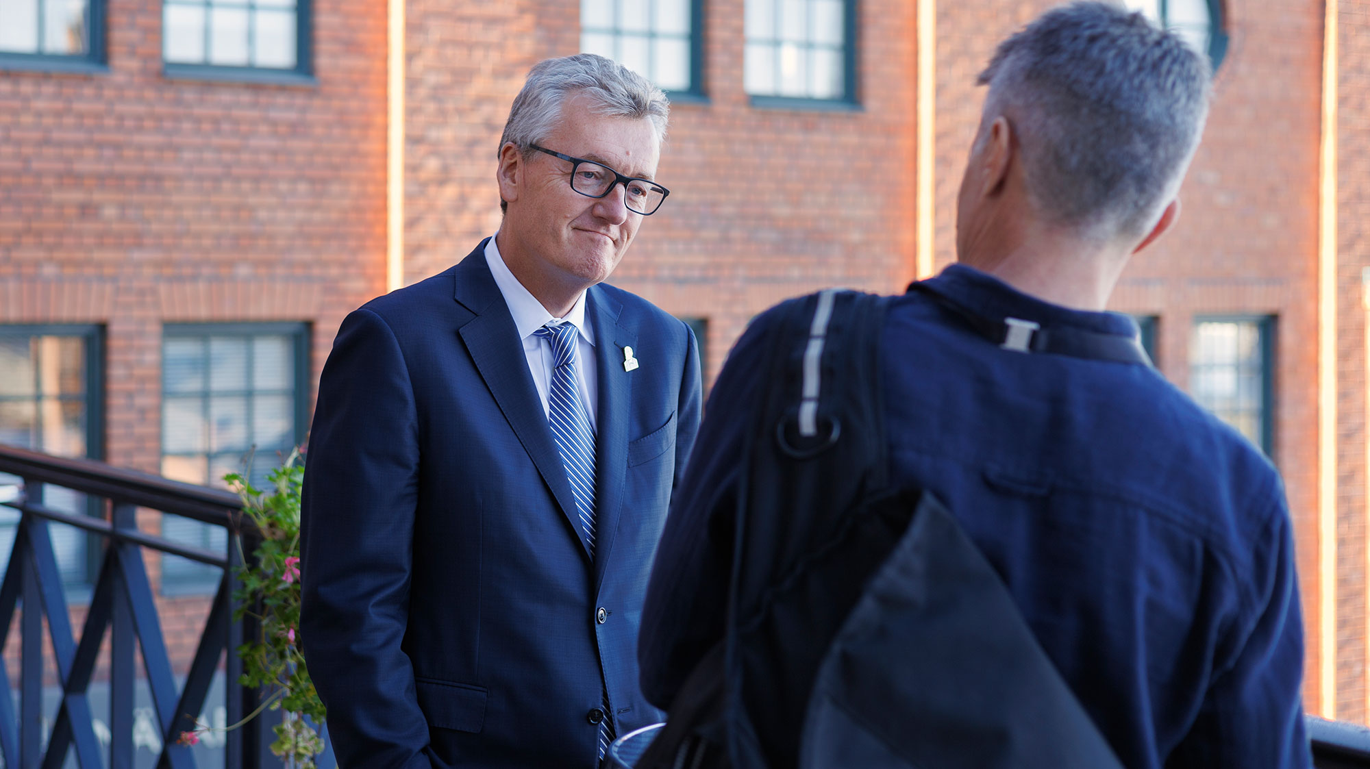 Nobelpristagaren David MacMillan intervjuas av Vi Lärares reporter Johan Boström.