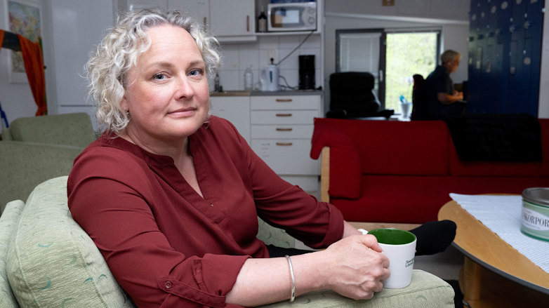 Maria Karlander svimmade en dag i duschen och blev sjukskriven på halvtid i ett år. Sedan dess arbetar hon för en pauspolicy inom Jonsereds förskolor.