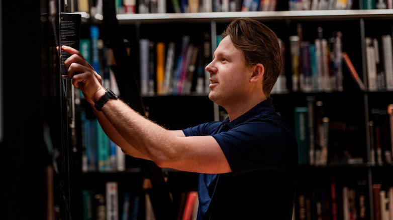 ”Alla dessa samtal och möten var ovärderliga, och jag bär med mig det i jobbet nu också”, säger Philip Hjalmarsson när han tänker tillbaka på poddandet.