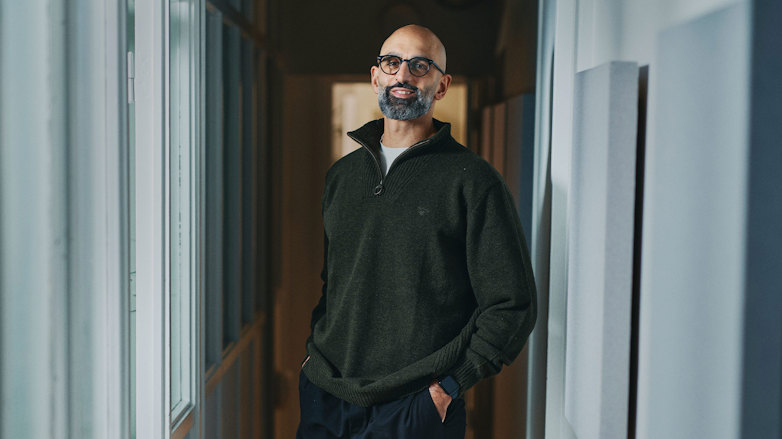 ”Jag trivs på Skolakuten och tycker om att jobba på ett helt annat sätt än tidigare under alla mina år som lärare”, säger Iraj Shirkhani.