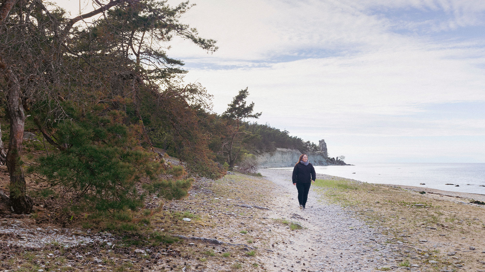 Stranden i Lickershamn är Emma Widegrens vanligaste promenadmål från hemmet i Stenkyrka. 
