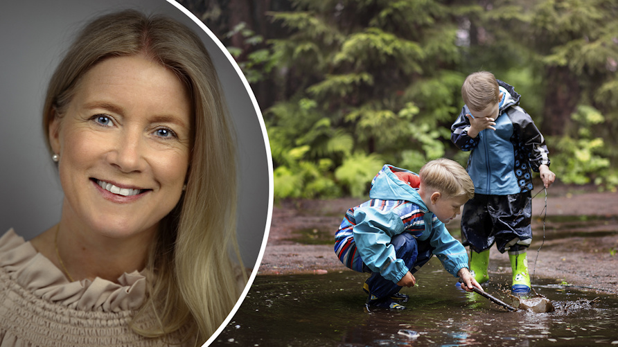 Författaren Maria Heimer med barn som leker i vattenpöl i bakgrundsbilden.