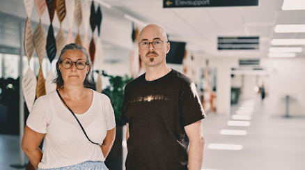 Anna Nilsson och Petter Kraftling, ordförande för Sveriges Lärare i Örebro, ser tillbaka på ett traumatiskt halvår sedan skolattacken på Risbergska.