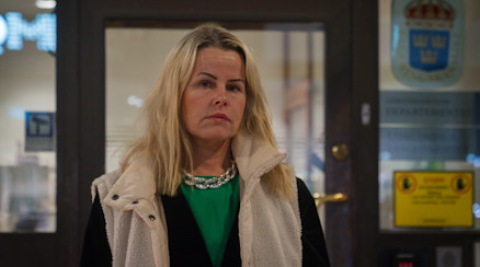 Anna Olskog utanför utbildningsdepartementets lokaler i Stockholm