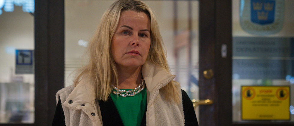 Anna Olskog utanför utbildningsdepartementets lokaler i Stockholm