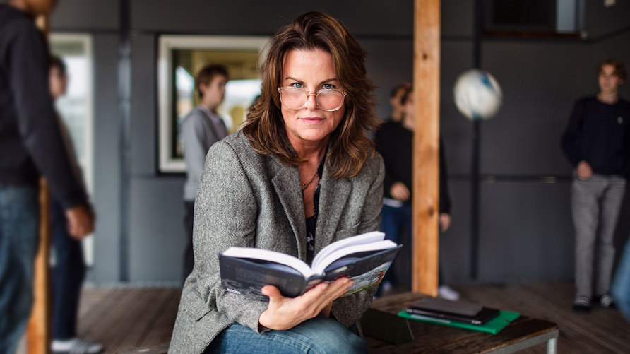 I centrum för högstadieläraren Anna Persson står alltid eleverna och böckerna.