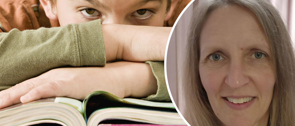 Ett barn och en trave böcker och Jenny Edvardsson, lärare och lärarutbildare