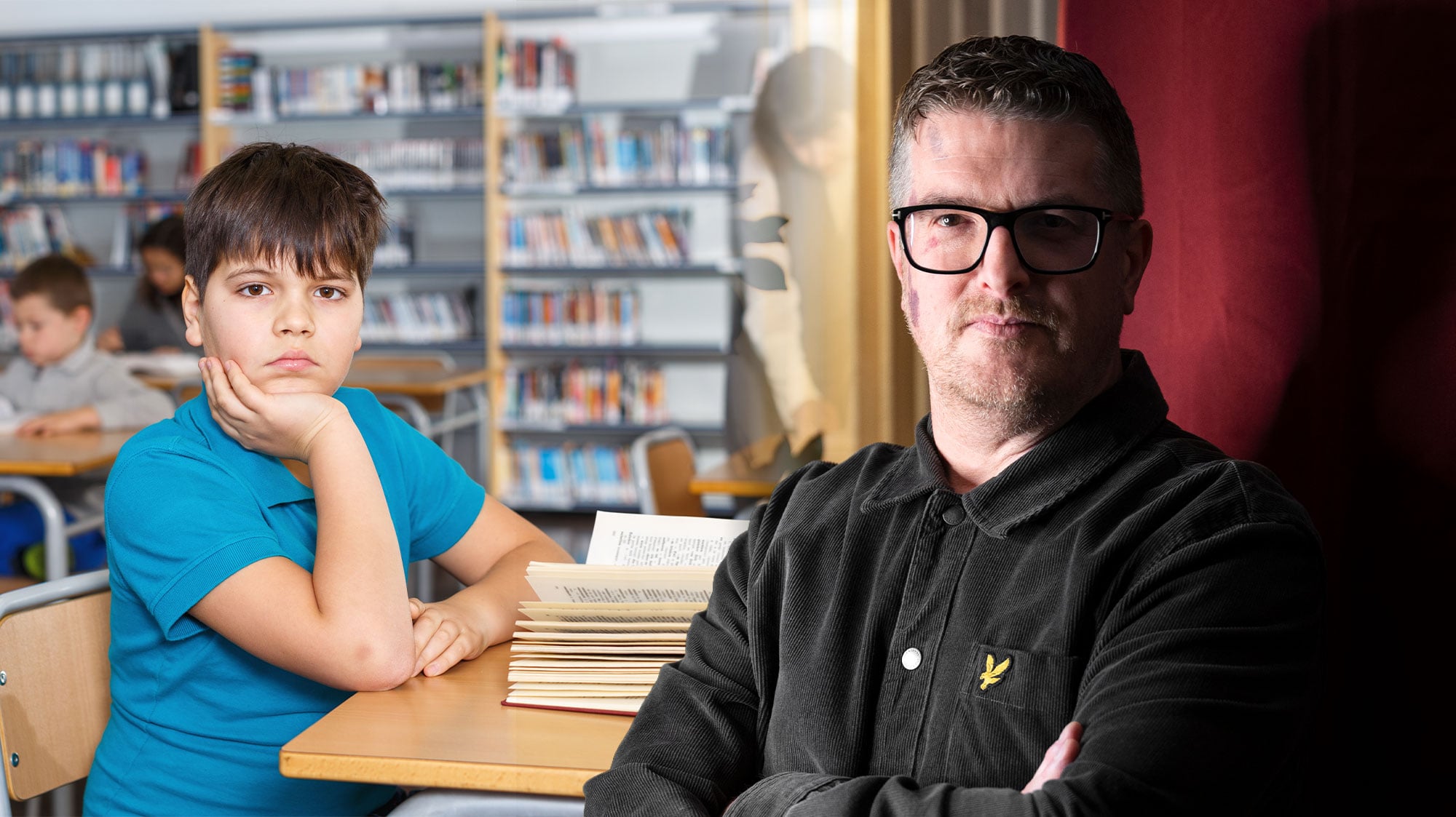 En genrebild av en pojke i ett klassrum och ett porträtt av Fredrik Sandström