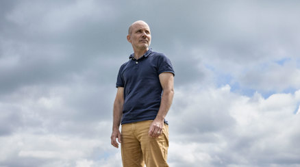 Henrik Berg anmälde sin arbetsgivare till Skolinspektionen när han upptäckte att elever godkändes på löpande band utan att ha de egentliga kunskaperna.