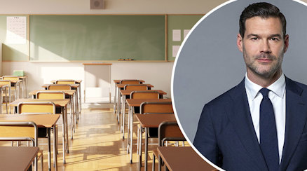 Johan Forsell och ett tomt klassrum