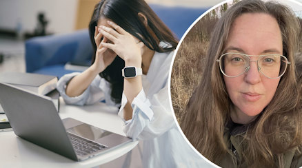 En kvinna som slår händerna framför ansiktet och Towe Falk