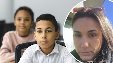 Elever som lyssnar uppmärksamt i ett klassrum och Livia Malmborg Nygaard