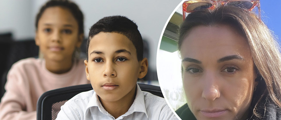 Elever som lyssnar uppmärksamt i ett klassrum och Livia Malmborg Nygaard