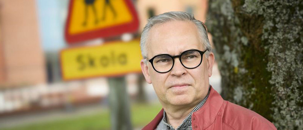 Politiske redaktören Mattias Karlsson går hårt åt marknadsskolan i sin bok ”Jakten på skolan”.