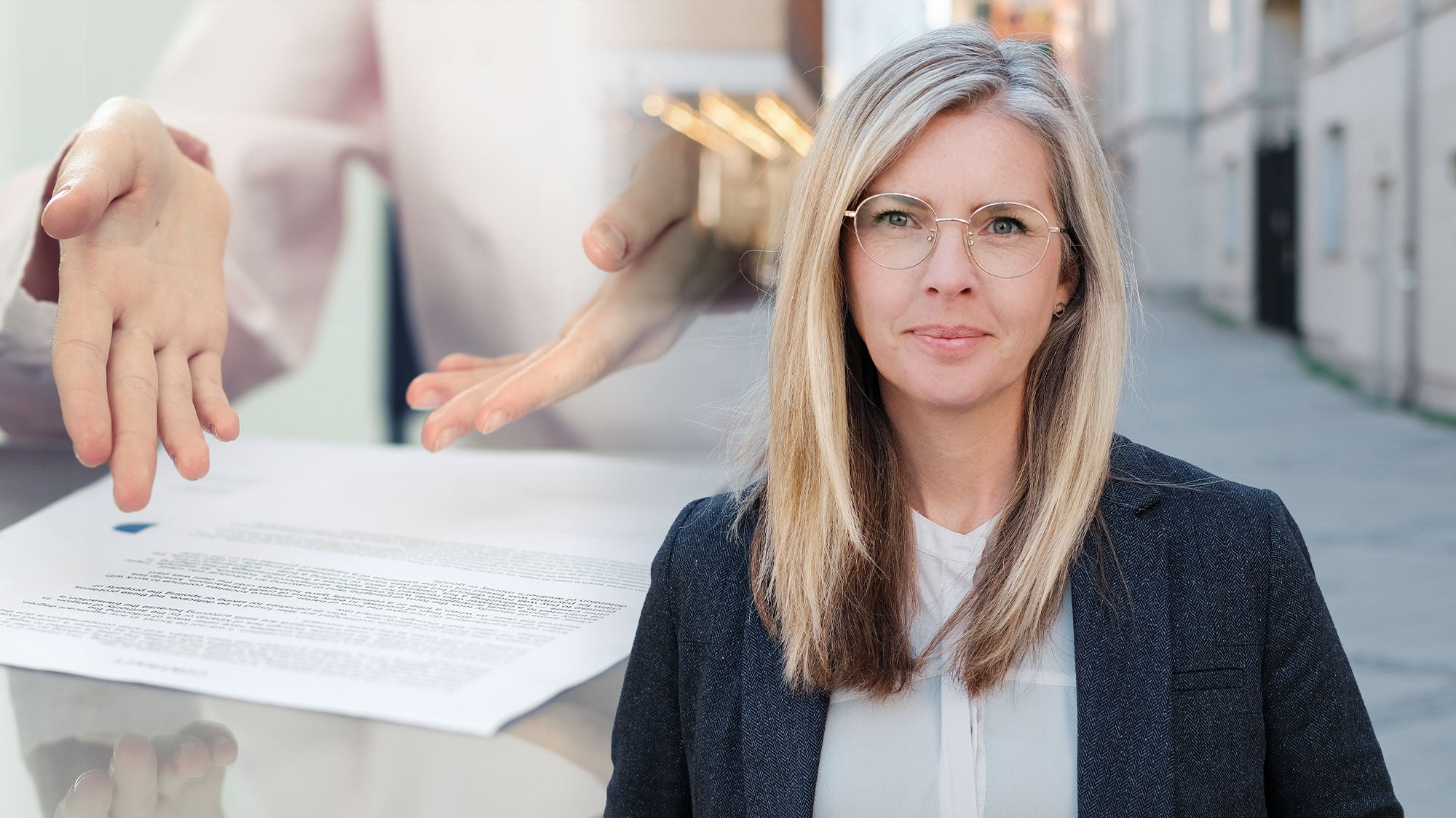 Till vänster en genrebild av händer som håller dokument, till höger ett porträtt av Moa Andersson