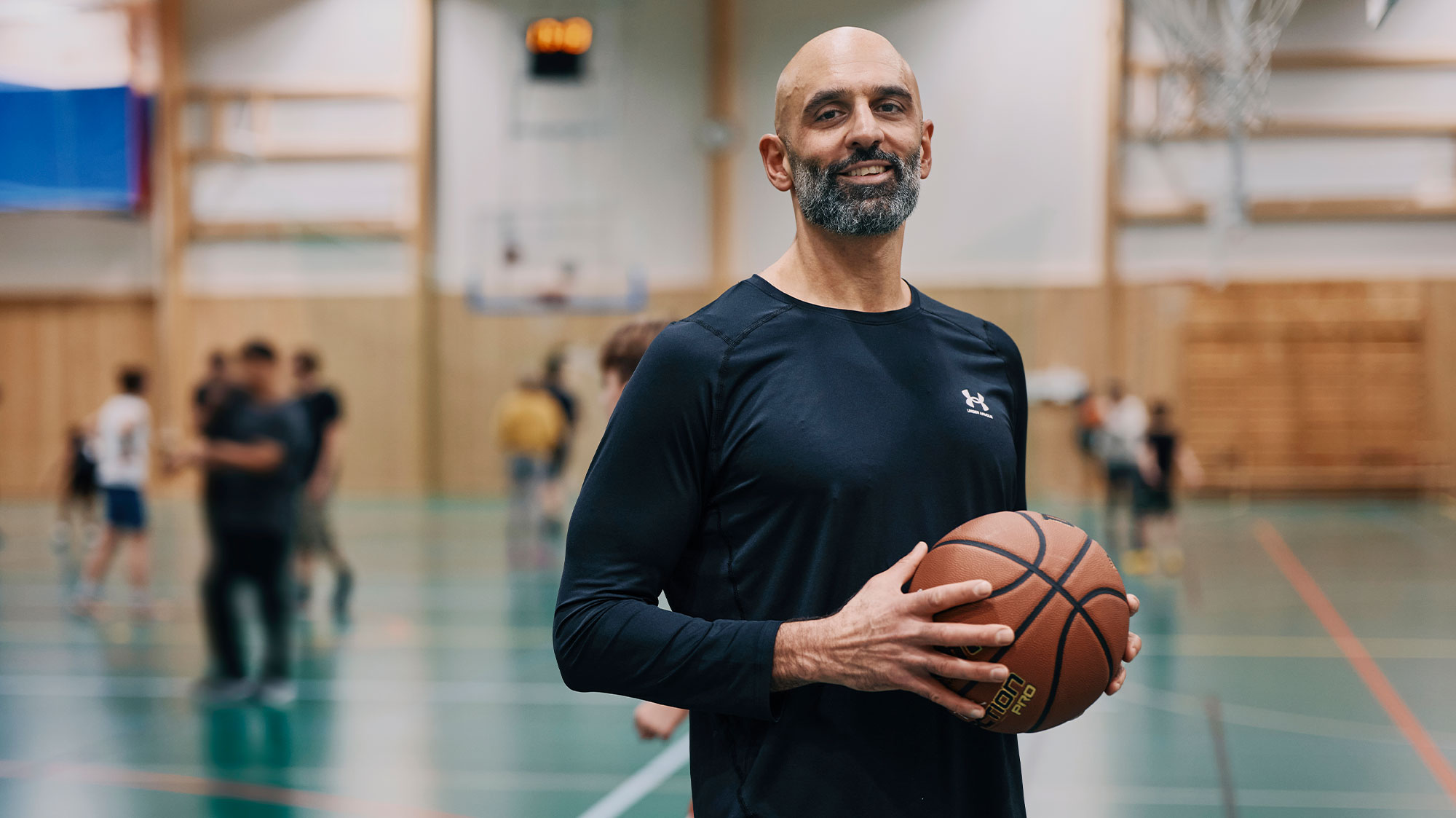 Iraj Shirkhani är lärare på en akutskola och vill ”blicka framåt, se möjligheter och arbeta förebyggande”.